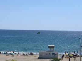 Appt cozy terrasse front de mer clim parking wifi、カネ・アン・ルシヨンのホテル
