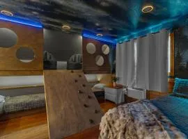 Wood Haven Cabin with a hot tub fire pit & indoor pool