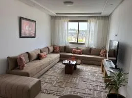 Appartement de luxe entier à louer, 1 chambre, 1 salon, 1 cuisine équipée, 2 salles de bain et une terasse