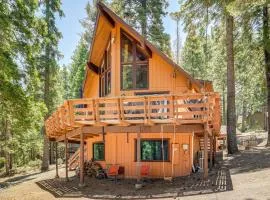Cabin Getaway Near Big Trees Park Game Room, Deck