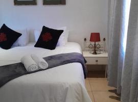 Russell's Rest Apartments, qu&aacute;n trọ ở Johannesburg