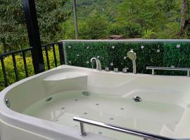 Capibara-Glamping Cabaña, hotel v destinaci La Mesa