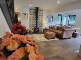 Coach House Innellan, hotel in Innellan