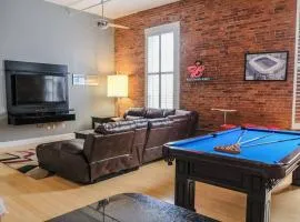1800 Sq Ft Loft Downtown Near Convention Center
