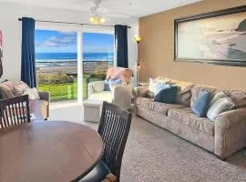 Ground Floor Beachfront Condo Suite - Pool And Sauna