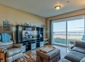 Modern Ground Floor Beachfront Condo Suite - Sleeps 4 - Pool and Sauna
