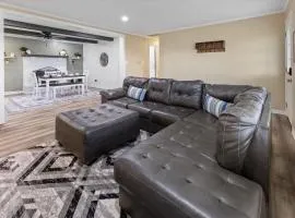 6BR Family Home by Grand Park