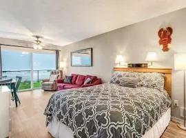 Ground Floor Beachfront Family-Sized Condo Suite - Pool and Hot Tub