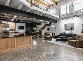 Amazing Modern Chic Mass Ave Townhome with Amenities