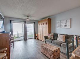 Ground Floor Beachfront Suite - Sleeps 6 - Pool and Sauna, hotel in Lincoln City
