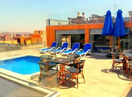 SOFiA PYRAMiDS & SPHiNX HOTEL free pool access, Hotel in Kairo