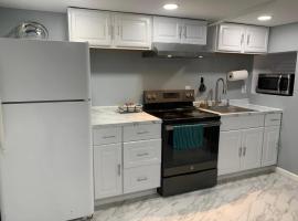 A Cozy Corner with kitchen and parking, hotel v destinaci Drexel Hill