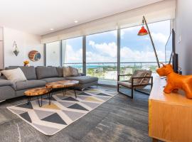 Ocean view condo - Beach, pool & jacuzzi!, ξενοδοχείο στο Κανκούν
