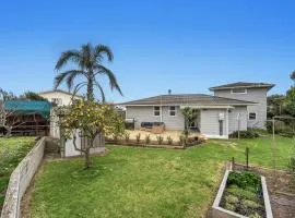 Twin Tide Retreat - Ohope Beach Holiday Home