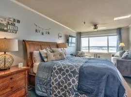 Top Floor Oceanfront Suite - Pool and Sauna - Sleeps 4