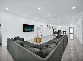 Lux Modern 4BR Villa with Pool in Miami, hotel in Miami