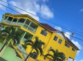 NesheLee Resorts, отель с бассейном в городе Сент-Мэри