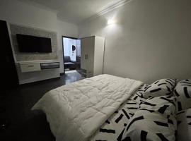 2 bedroom apartment IKeja Adeniyi Jones, hotel Ikejában