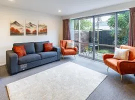 3bed plus Garage, Minutes from the Action Sleeps 8