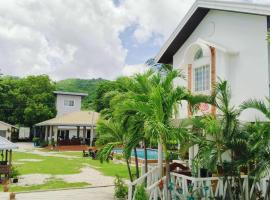 Beachfront Mansion and Seascape Villas Calatagan with Outdoor Pool，Calatagan的Villa