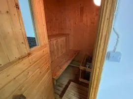 Mysig stuga med bastu och kanot