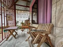 Tortuguero Family House