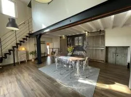 Gîte Contemporain Confortable à Louchy-Montfand avec Piscine Partagée - FR-1-489-444