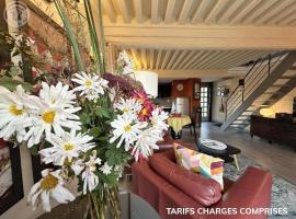 Gîte au cœur d'un village médiéval, charme et confort moderne - FR-1-496-125, hotel i Chagnon