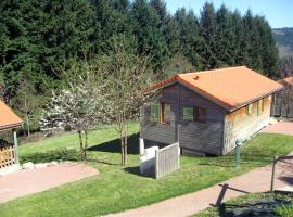 Chalet confortable avec terrasse privée, proche nature, sports et loisirs, animaux acceptés. - FR-1-496-241, ξενοδοχείο σε Saint-Rirand