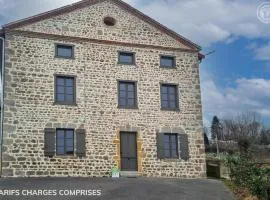 Gîte spacieux au Crozet - Animaux acceptés et WiFi - FR-1-496-341