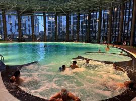 Luxhomes Sa1 Toji Sakura Smart city, hotel v destinaci Phú Thú