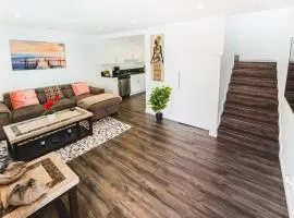 Modern 2 Strory One Bedroom Close to Downtown LA With Parking