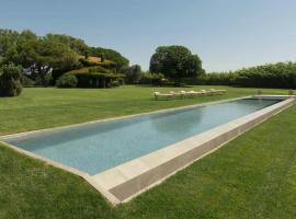 Villa With Views Of The Tuscan Maremma, hotel v destinaci Capalbio