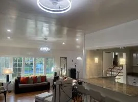 Entire 5 Bedrooms Home near DC and Metro