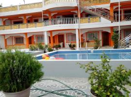 Palm Grove Saud Holiday Complex Hotel, Hotel in Laoag