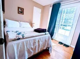 Private roomC Fee parking 15min downtown