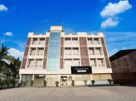 Super Townhouse Vasai Express Highway Formerly Majestic Inn