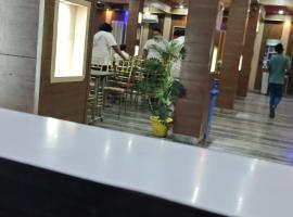 Rajput Hotel and restaurant, hotel em Palhāna