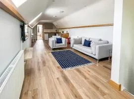 The Oaks - Uk33998