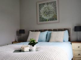 The Grey Door 2 Bed Cottage Banbridge Parking Private Garden, hotel v destinaci Banbridge