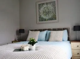 The Grey Door 2 Bed Cottage Banbridge Parking Private Garden