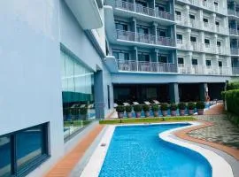 Relaxing 1BR condo with Pool and Balcony in Makati