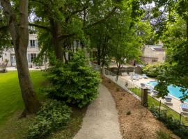 Hôtel Les Maréchaux, hotel v destinácii Auxerre