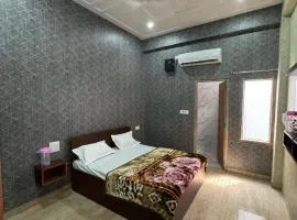 Hotel Radha Krishna Dham