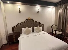 Hotel Short-Range Palace