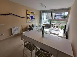 Apartamento ideal en Llançà: Terraza, parking y cerca de la playa - ES-89-87