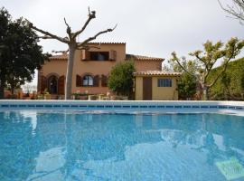 Casa con piscina privada, jardín, barbacoa, wifi y despacho en Costa Brava - ES-89-83, hotel in Ventalló