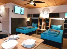 APPARTEMENTHAUS "AM KORNFELD" - 10 Apartments, 40 Betten, Raucher-Balkon, Waschraum, Garten, Grillplatz, Tischtennis, Parkplatz