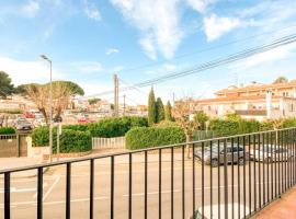 Apto. céntrico en Torroella de Montgrí, gran terraza, barbacoa, A/C, wifi, parking - ES-89-131, hotel in Torroella de Montgrí