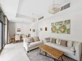 Elegant 3BR Villa with Access to Pool & Gym